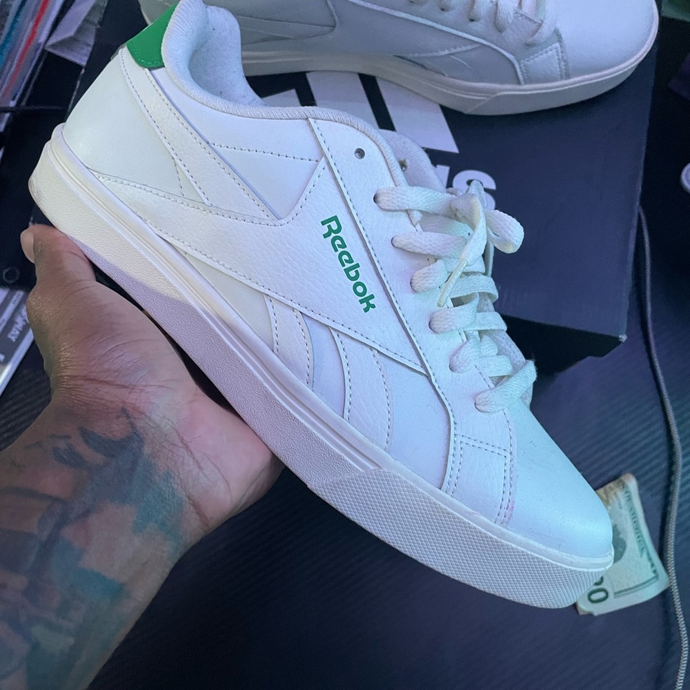 Reebok sneakers size 9